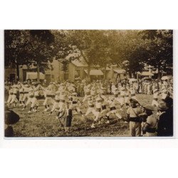 VIENNE : fete, gymnastique - tres bon etat