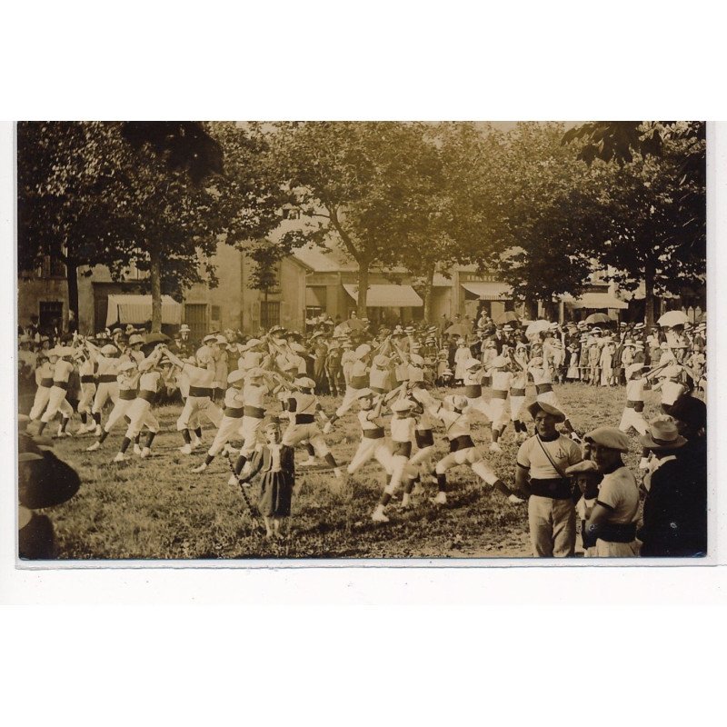 VIENNE : fete, gymnastique - tres bon etat