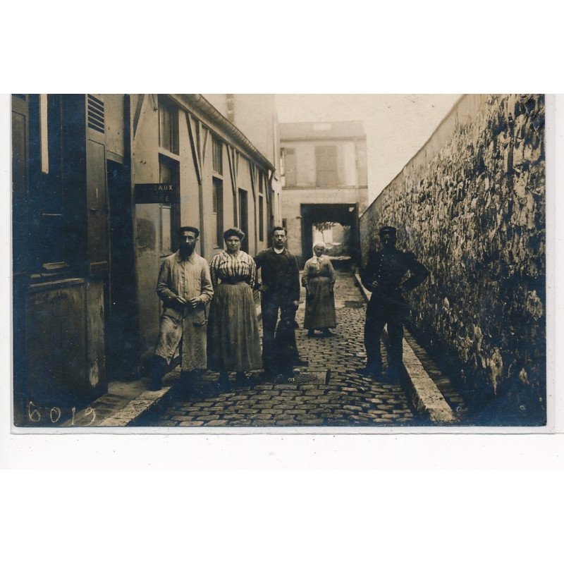 IVRY-sur-SEINE : personnages, ruelle - etat