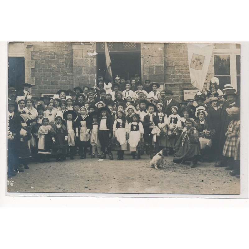 SARTILLY : personnages costumé type - tres bon etat