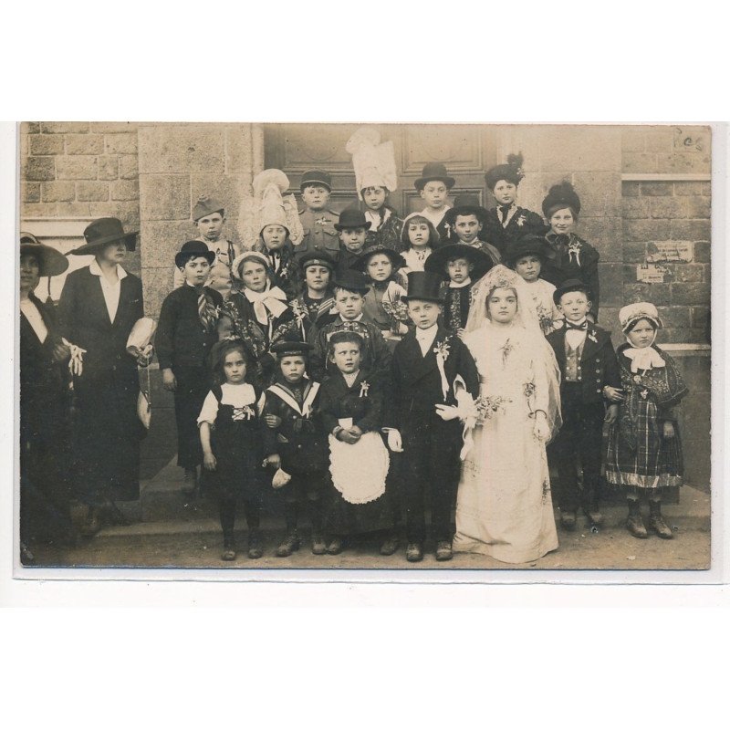 SARTILLY : jeunes, scene de noce - tres bon etat