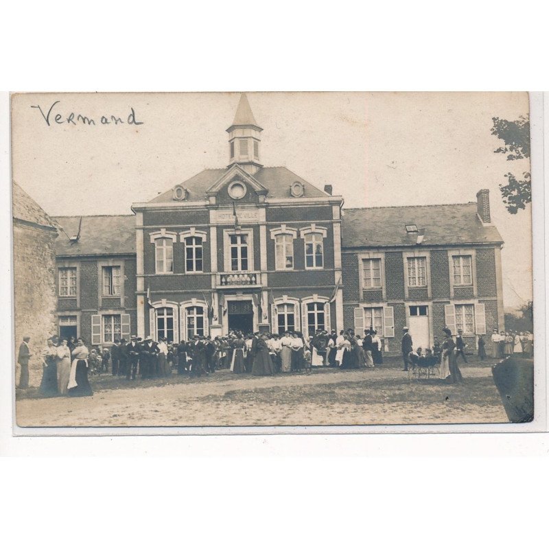 VERMAND : hotel de ville - tres bon etat