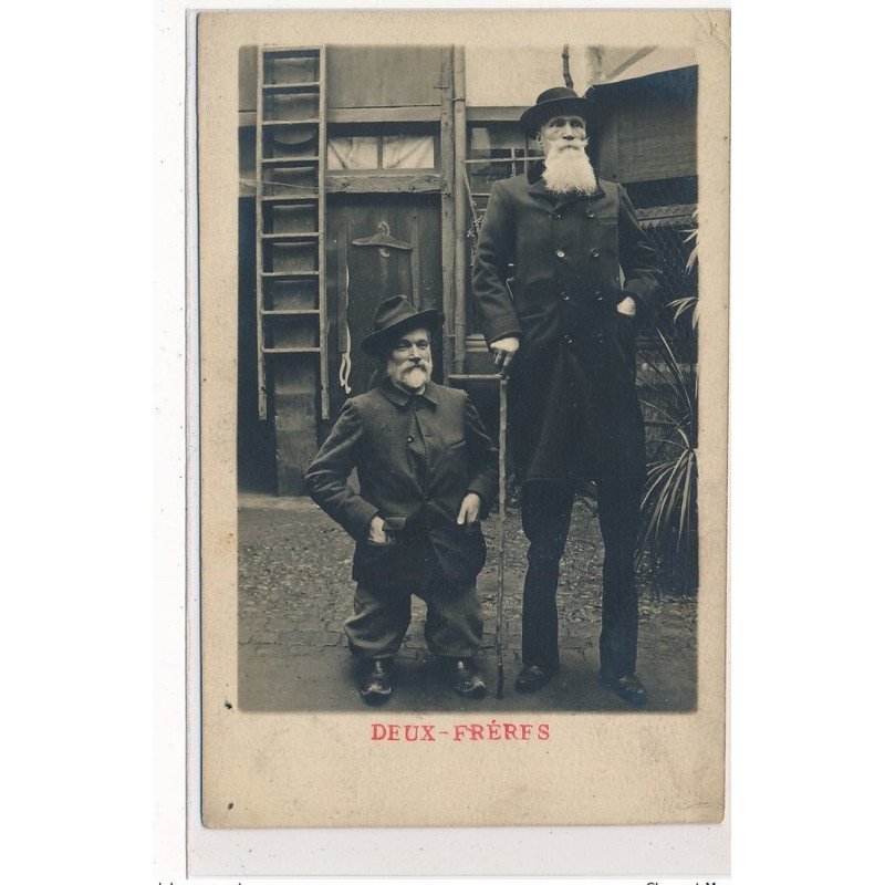DORDOGNE(?) : nain, geant, cachet de la poste, deux freres - etat
