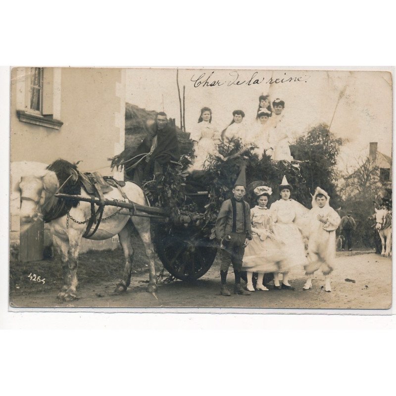 environ TOURS : char de la reine - tres bon etat