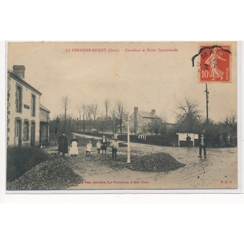 LA FERRIERE-BICHET : carrefour et ecole communale - tres bon etat
