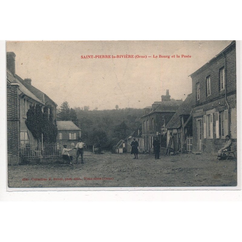 SAINT-PIERRE-la-RIVIERE : le bourg et la poste - tres bon etat