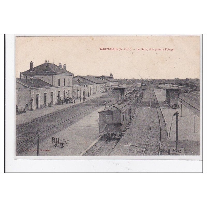 COURTALAIN : la gare, vue prise a l'ouest - tres bon etat