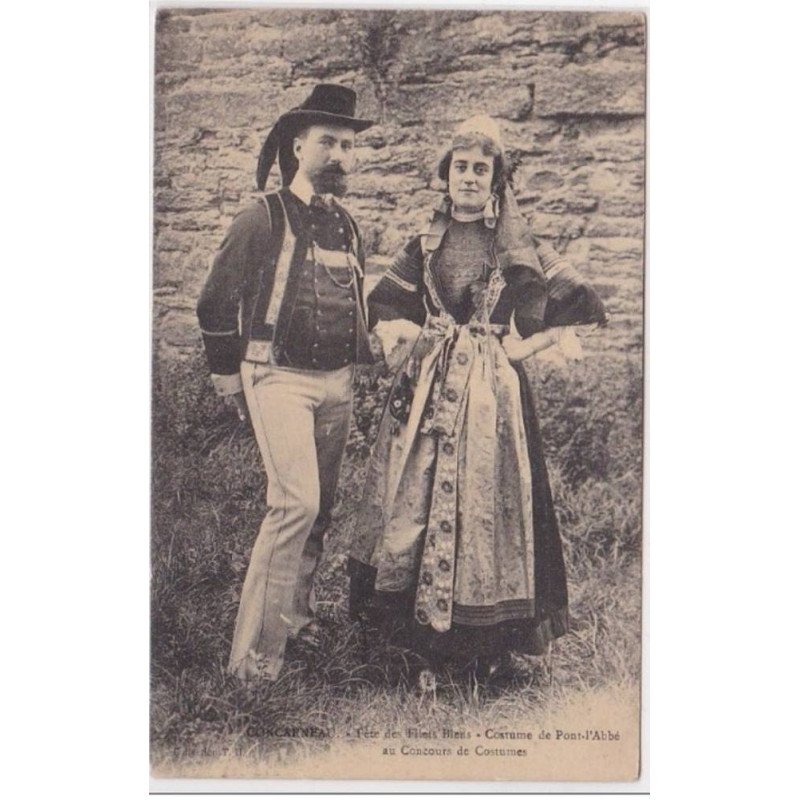 CONCARNEAU : fete des filles biens, costume de pont-l'abbé au concours de costumes - tres bon etat