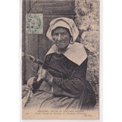 FINISTERE : vieille femme des environs de chateaulin - tres bon etat
