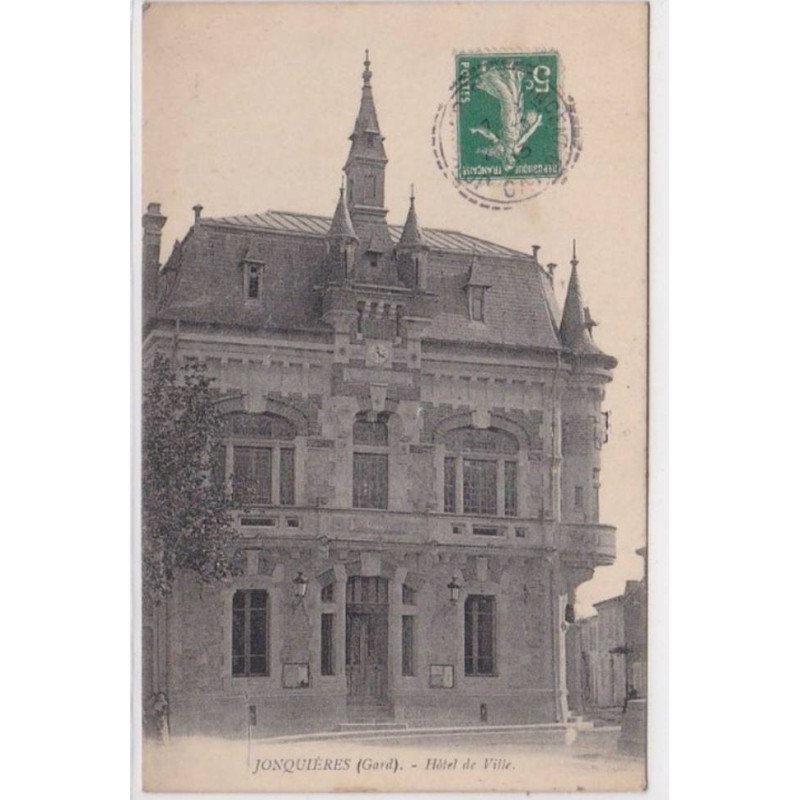 JONQUIERES : hotel de ville - tres bon etat