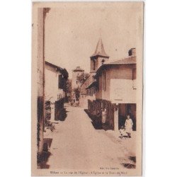 TILLAC : la rue de l'eglise, l'eglise et la tour du nord - tres bon etat