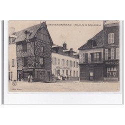 CHATEAURENARD : place de la republique - tres bon etat