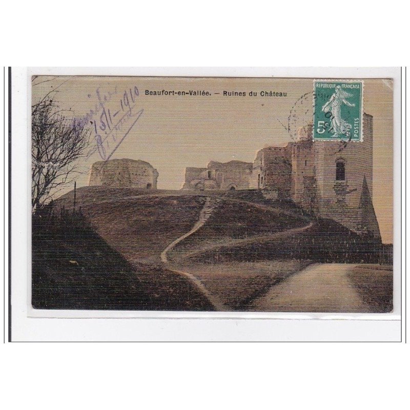 BEAUFORT-en-VALLEE : ruines du chateau - tres bon etat