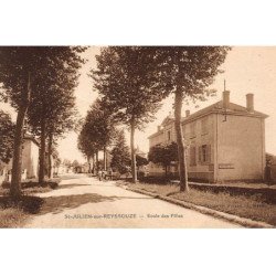 SAINT-JULIEN-sur-REYSSOUZE : ecole des filles - tres bon etat