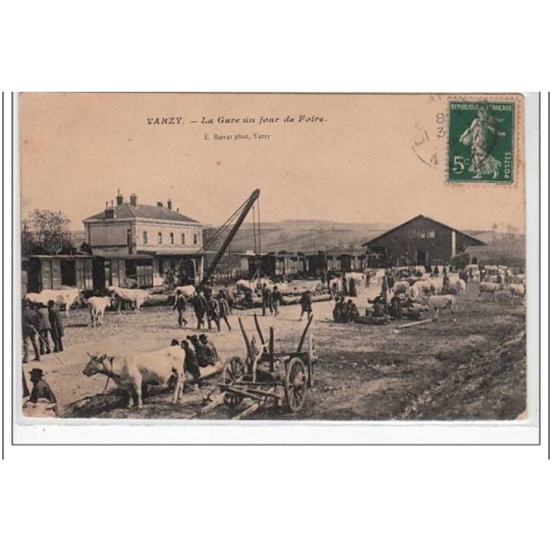VARZY : la gare un jour de foire - très bon état VARZY : la gare un jour de foire - très bon état