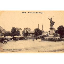 VICHY : place de la republique - tres bon etat