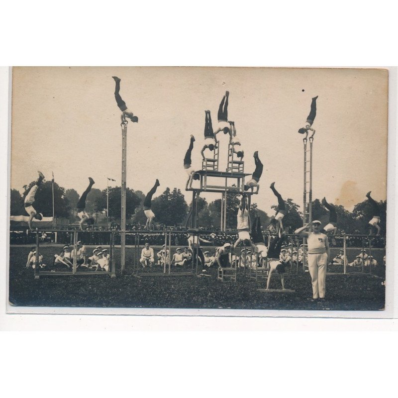 FOUGERES : fete de gymnastique - tres bon etat