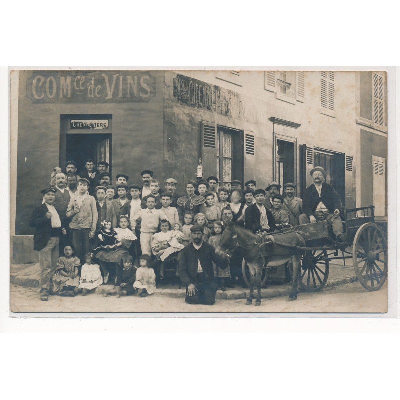 CARTE PHOTO A LOCALISER : commerce de vins, attelage de livraison, poupée, chenneviere - tres bon etat