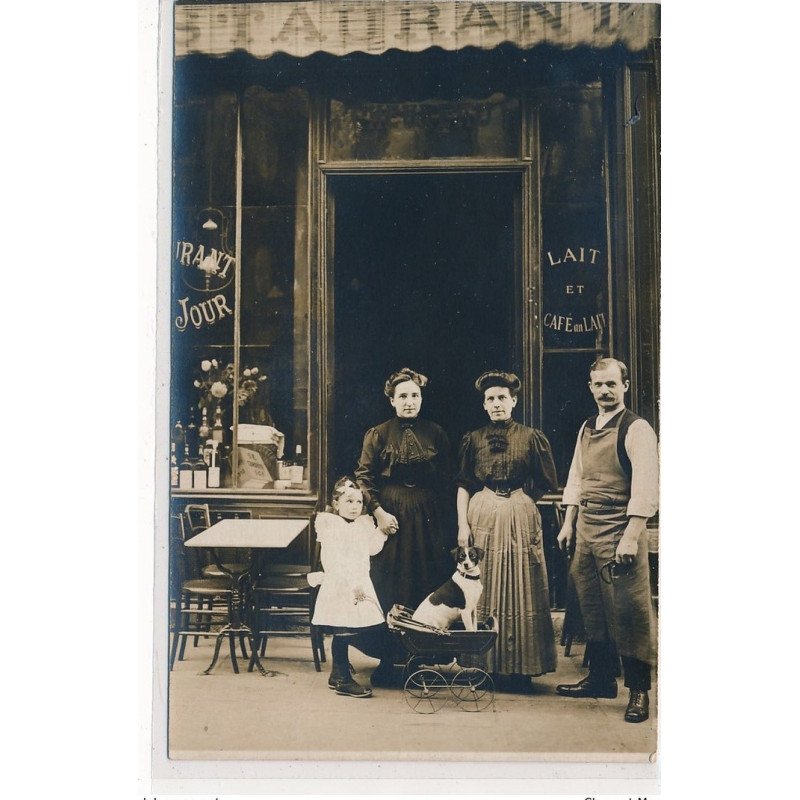 CARTE PHOTO A LOCALISER : paris(?) chien dans un berceau, restaurant - tres bon etat