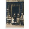 CARTE PHOTO A LOCALISER : paris(?) chien dans un berceau, restaurant - tres bon etat