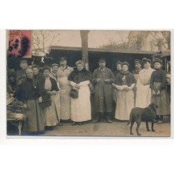 CARTE PHOTO A LOCALISER : marché, banlieue parisienne, chien - tres bon etat