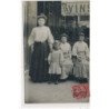CARTE PHOTO A LOCALISER : paris(?)personnages, vins - tres bon etat
