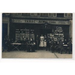CARTE PHOTO A LOCALISER : paris(?) tabac "au petit caporal" biere de la meuse - tres bon etat