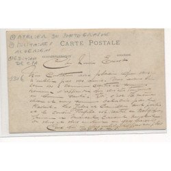 CARTE PHOTO A LOCALISER : atelier du photographe, militaires algeriens, edition de CPA, bijoux fix - tres bon etat
