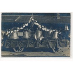 CARTE PHOTO A LOCALISER : fete des cloches, cloches sur char - tres bon etat