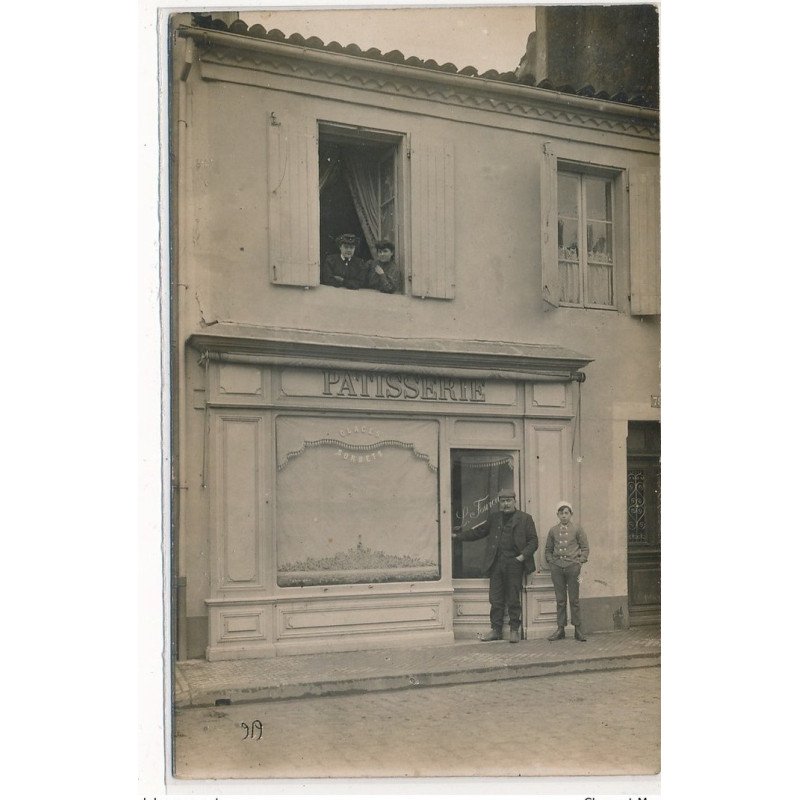 CARTE PHOTO A LOCALISER : paris(?) fourcault(?), patisserie - tres bon etat