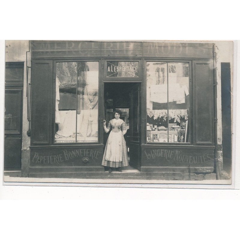 CARTE PHOTO A LOCALISER : mercerie mode à l'esperance, papeterie bonneterie lingerie nouveautés - tres bon etat