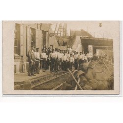 CARTE PHOTO A LOCALISER : travaux, voie de chemin de fer - tres bon etat