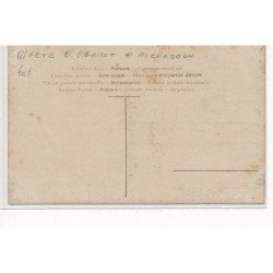 CARTE PHOTO A LOCALISER : fete, pierrot, accordeon - tres bon etat