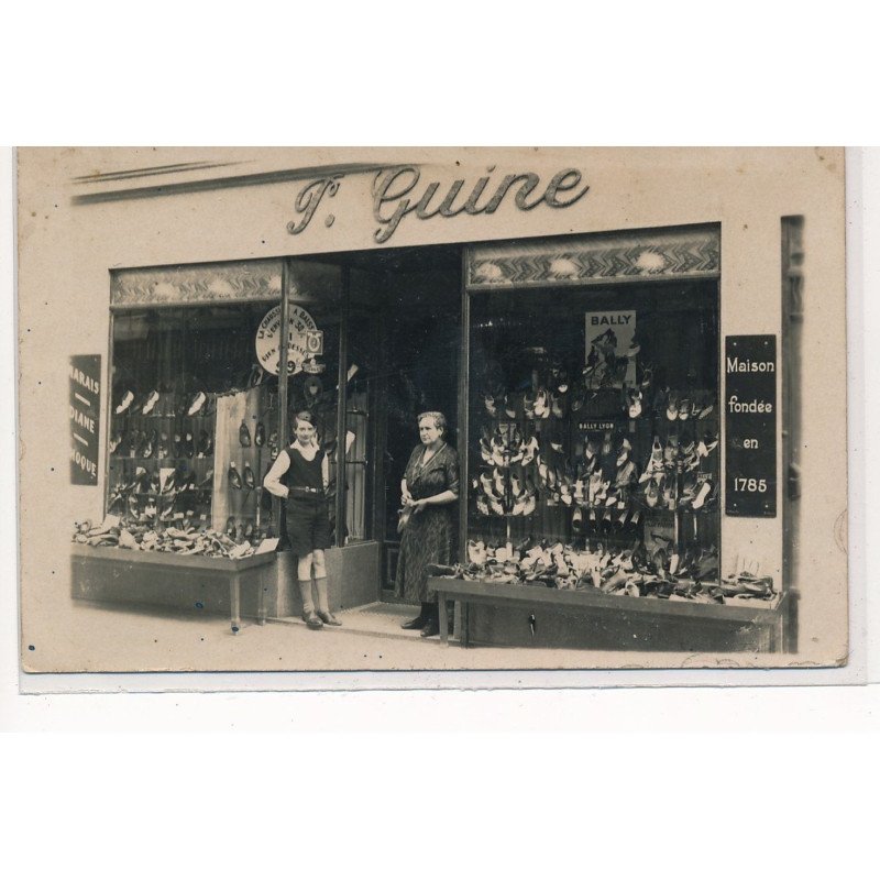 CARTE PHOTO A LOCALISER : Guine, magasin de chaussures, maison fondée en 1785 - tres bon etat