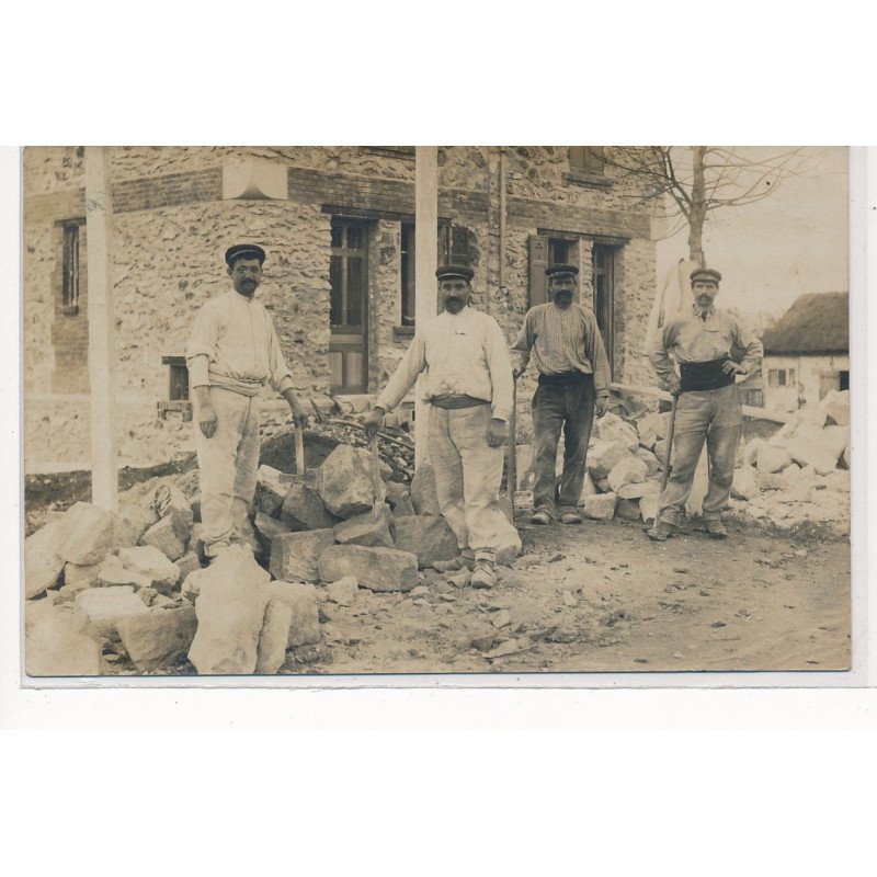 CARTE PHOTO A LOCALISER : ouvriers pierre cachet de seine et oise - tres bon etat