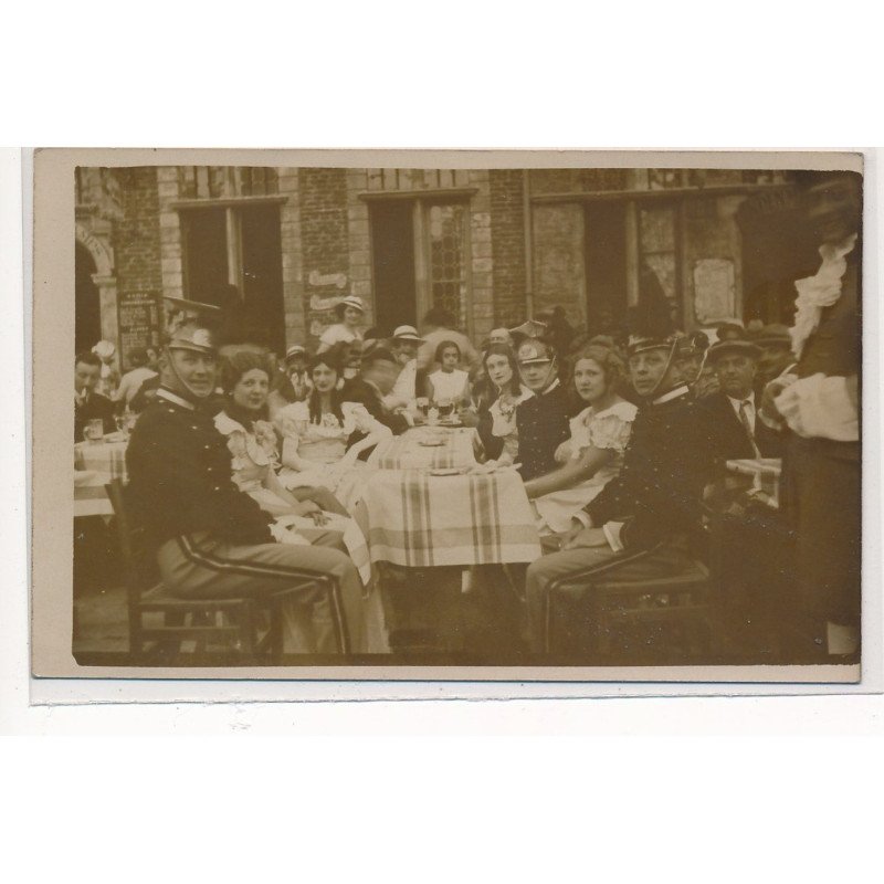 CARTE PHOTO A LOCALISER : pompiers, militaire - tres bon etat