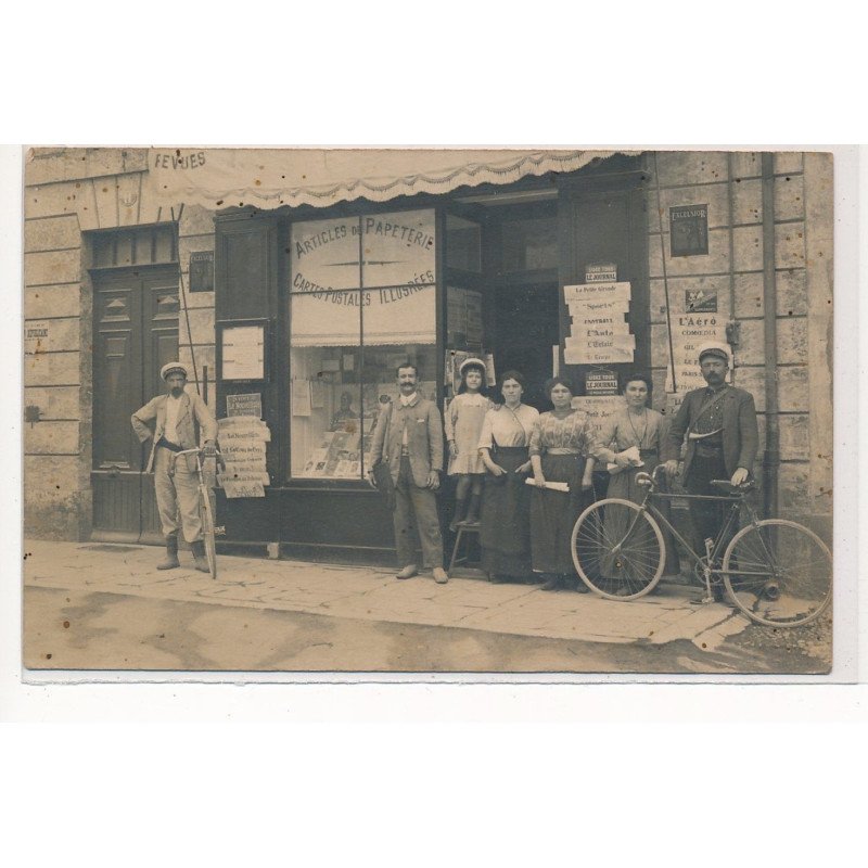 CARTE PHOTO A LOCALISER : librairie papeterie, cartes postales, gironde(?) - etat