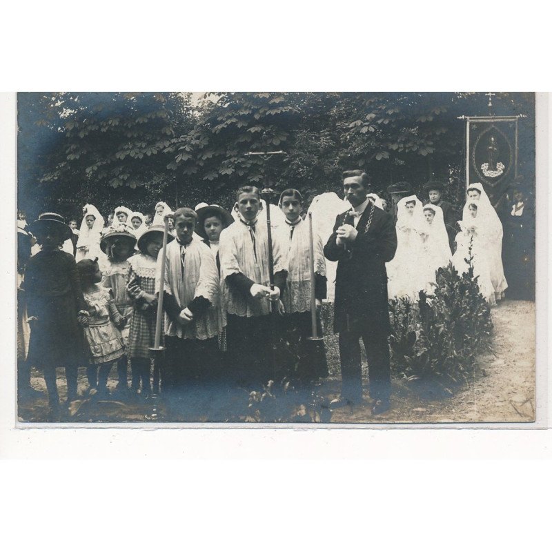CARTE PHOTO A LOCALISER : fete religieuse - tres bon etat