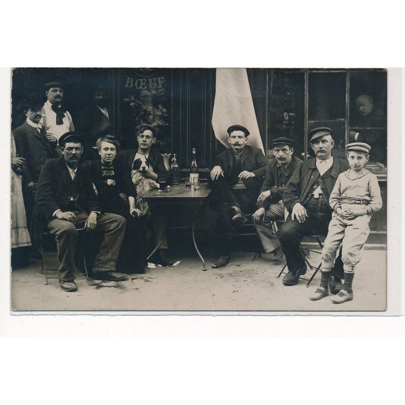 CARTE PHOTO A LOCALISER : paris(?) cafe, apero, vins, chien - tres bon etat
