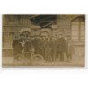 CARTE PHOTO A LOCALISER : paris(?) personages, velo - tres bon etat