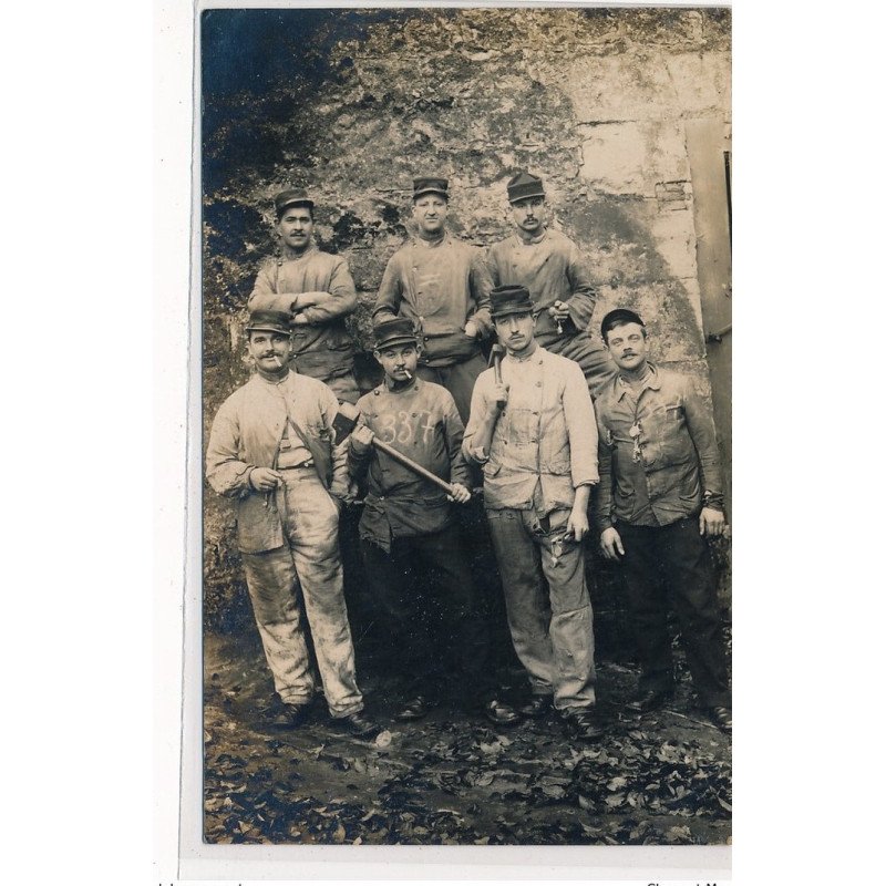 CARTE PHOTO A LOCALISER : laon(?) militaires - tres bon etat