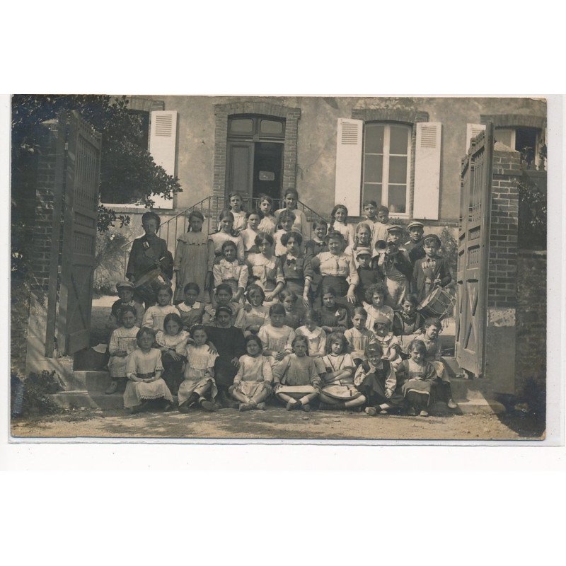 CARTE PHOTO A LOCALISER :enfants, tambours, paris(?) - tres bon etat