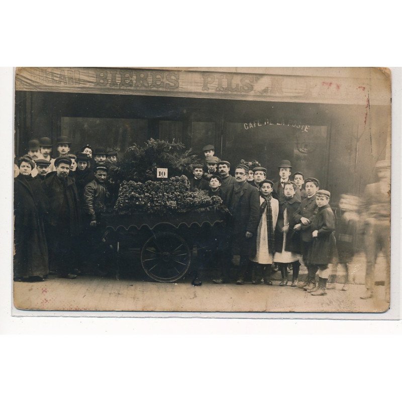 CARTE PHOTO A LOCALISER : paris(?) marchand ambulant, biere pilson, cafe de la poste - etat