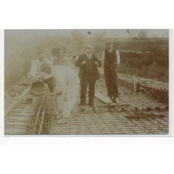 CARTE PHOTO A LOCALISER : travaux, pont, ouvriers - tres bon etat