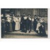 CARTE PHOTO A LOCALISER : paris(?) personnages chien - tres bon etat