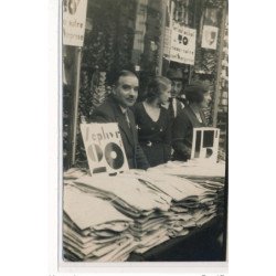 CARTE PHOTO A LOCALISER : magasin de vetements (paris?) - tres bon etat