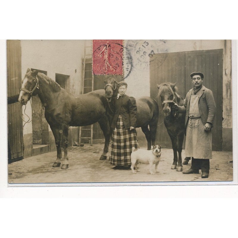 CARTE PHOTO A LOCALISER : chevaux, personnages, chien, paris(?) - tres bon etat