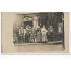 CARTE PHOTO A LOCALISER : paris(?), tabac - tres bon etat