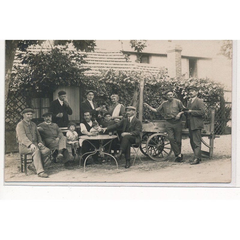 CARTE PHOTO A LOCALISER : personnages, apero - tres bon etat