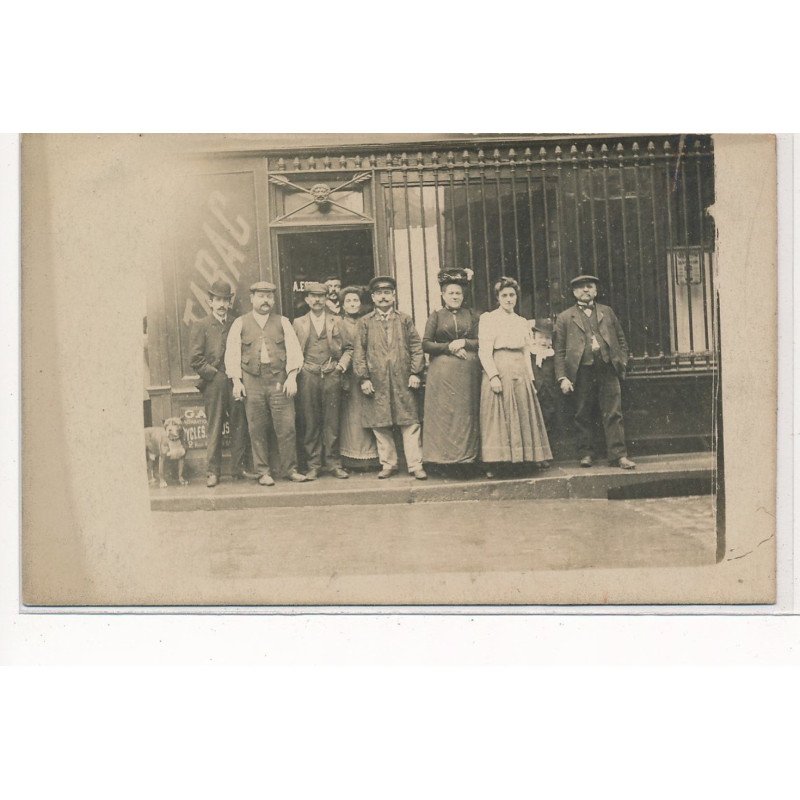CARTE PHOTO A LOCALISER : paris(?) tabac - tres bon etat